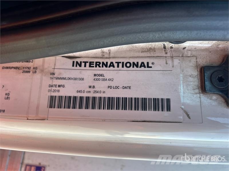 International 4300 Furgons