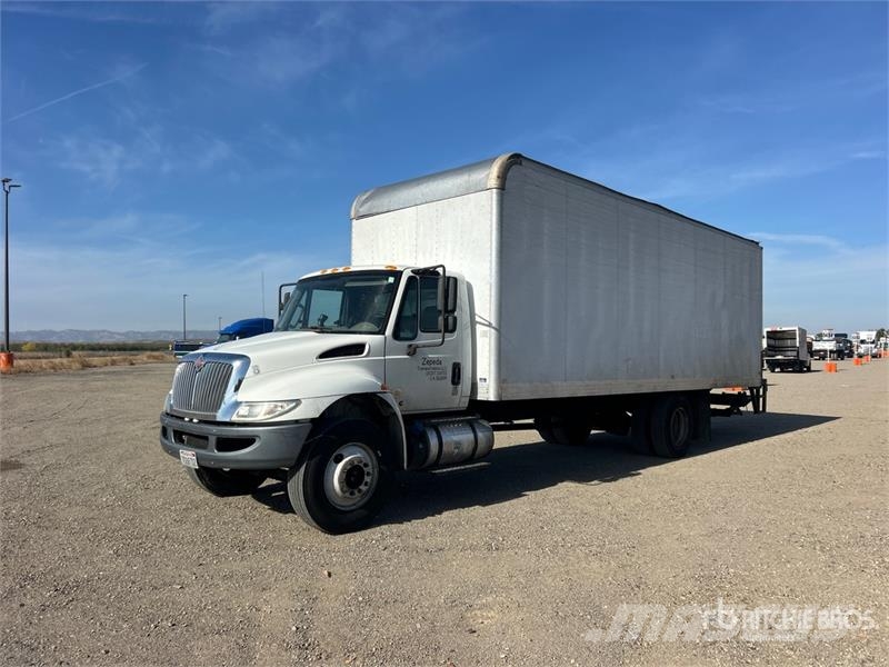 International 4300 Furgons