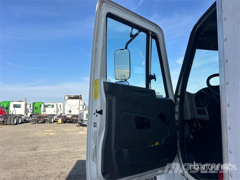 International 4300 Furgons