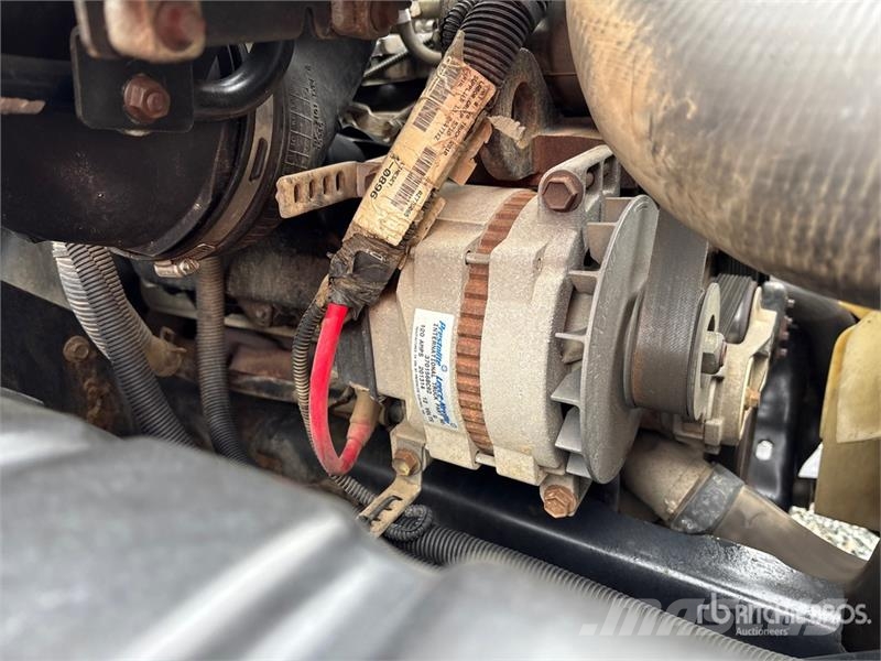 International 4300 Auto-tanques