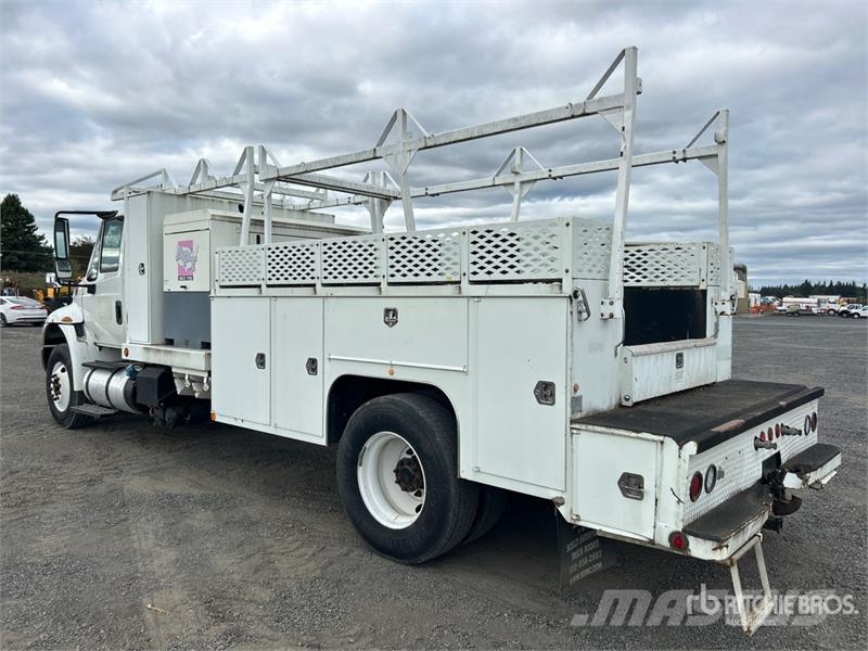 International 4300 Vieglais kravas automobilis/izkraušana no sāniem