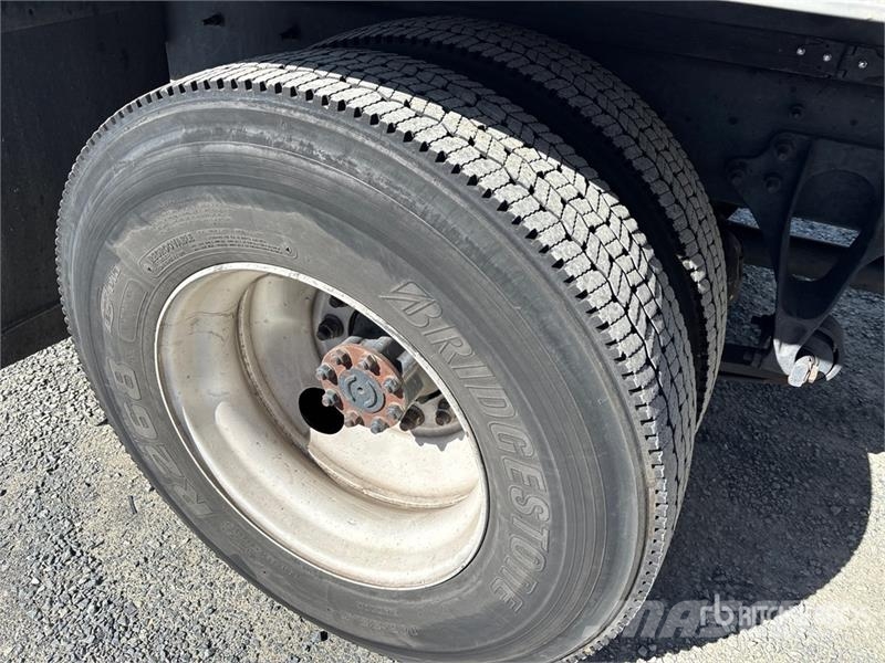 International 4300 ボックスボディー、ウイング、箱車