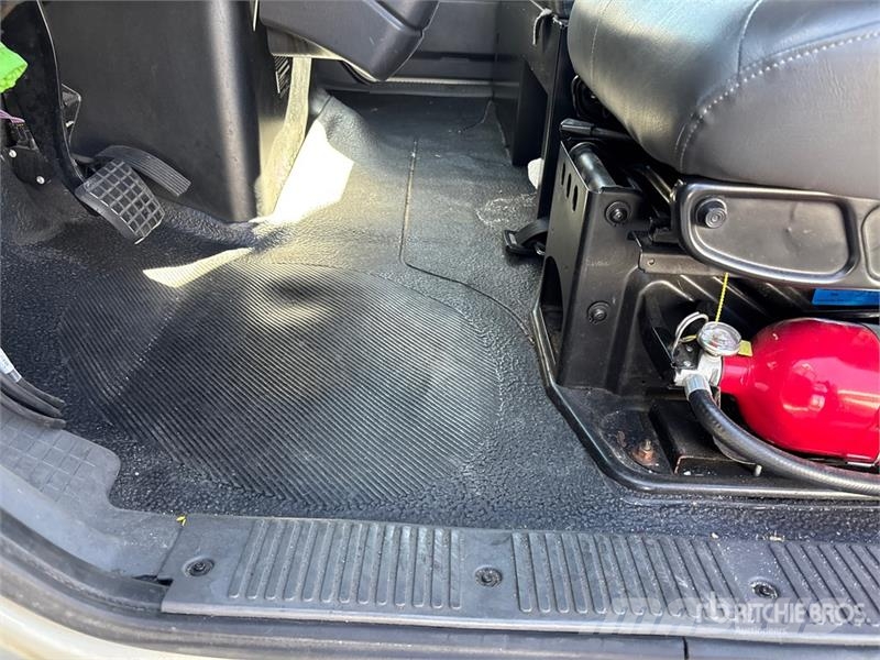 International 4300 ボックスボディー、ウイング、箱車