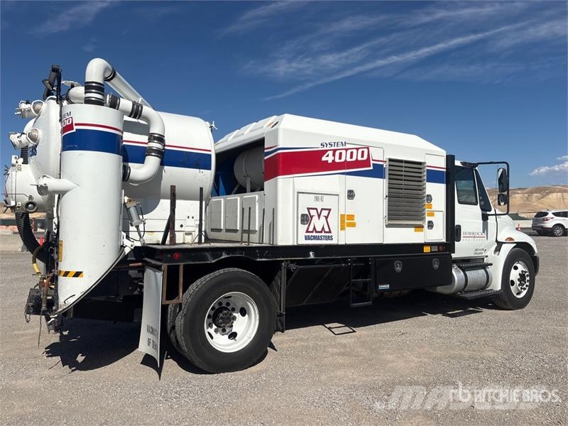 International 4300 شاحنات مزدوجة / خلخلة