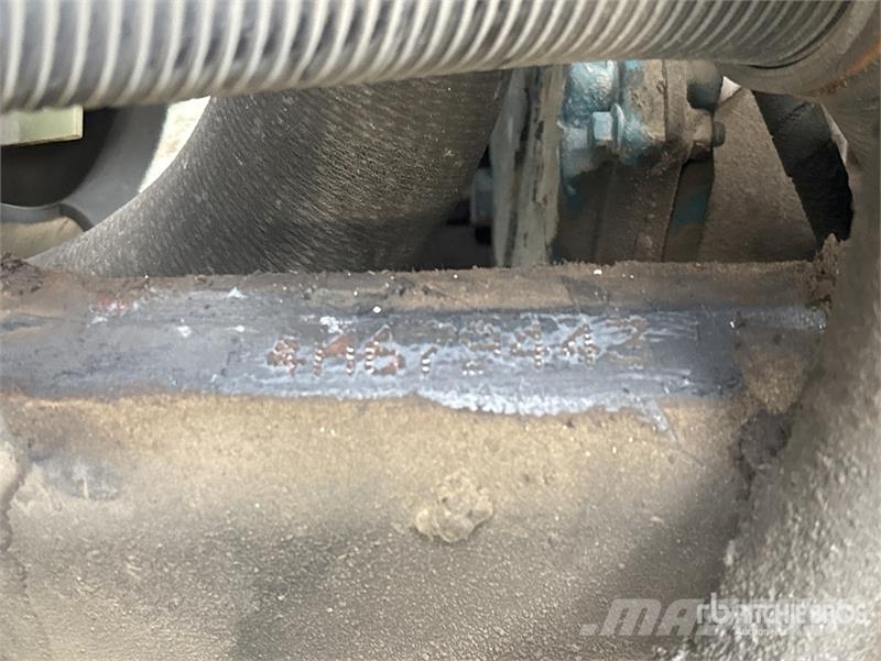 International 4300 Mobilās urbšanas platformu automašīnas