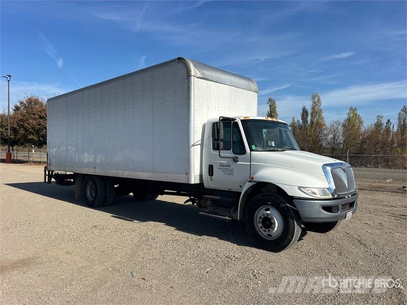 International 4300 Furgons