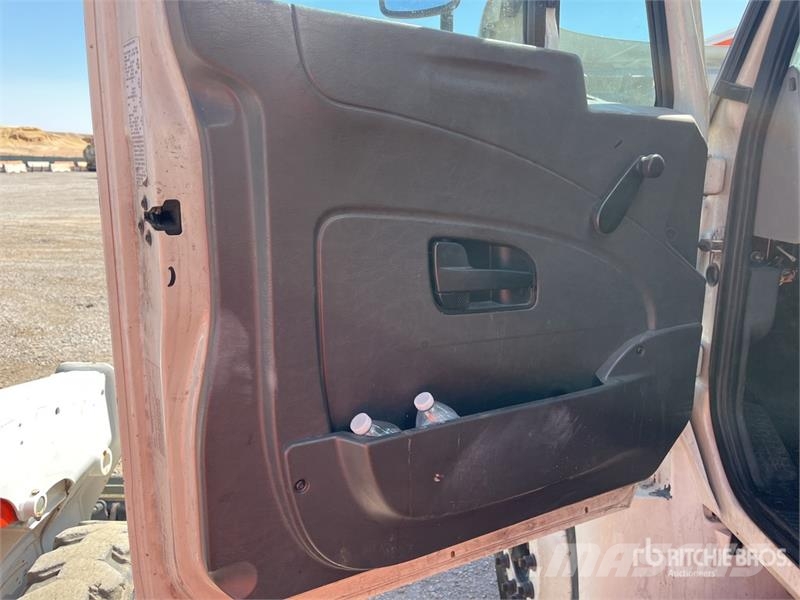 International 4300 Umpikorikuorma-autot