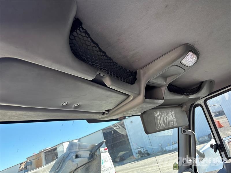 International 4300 ボックスボディー、ウイング、箱車