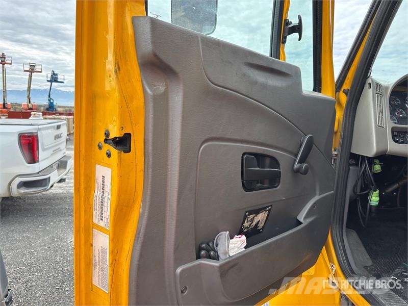 International 4300 Box body trucks