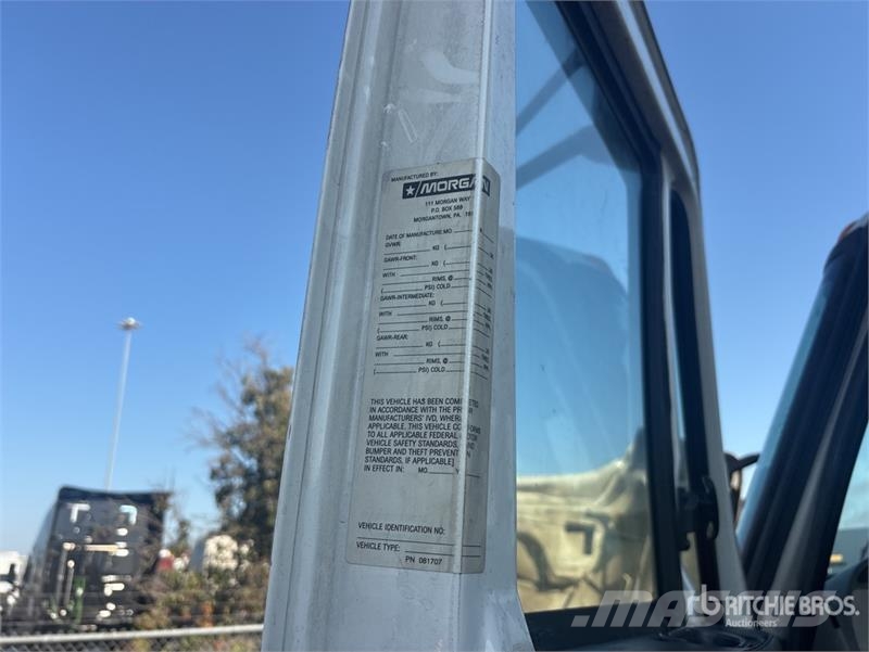 International 4300 Kofferaufbau