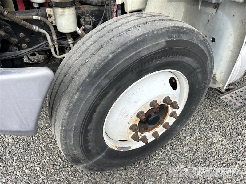 International 4300 Vieglais kravas automobilis/izkraušana no sāniem