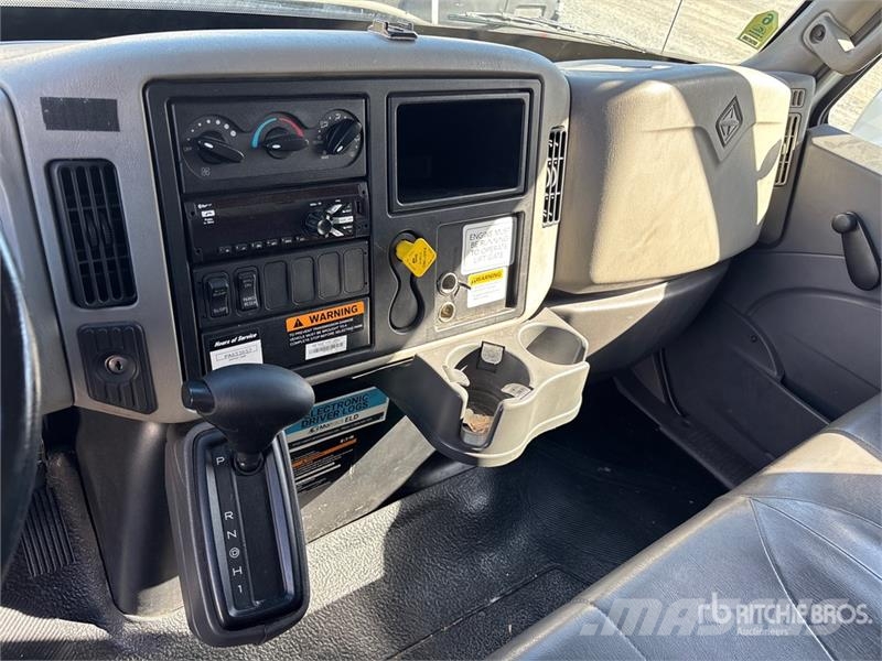 International 4300 ボックスボディー、ウイング、箱車