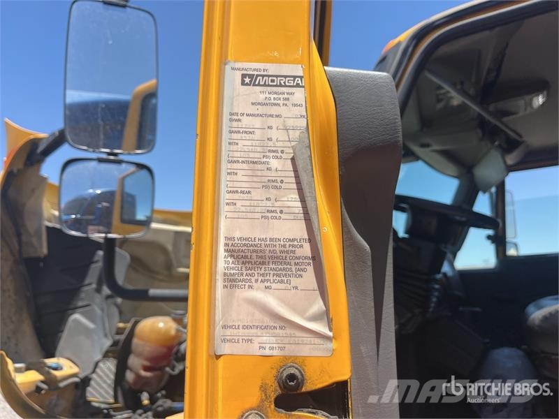 International 4300 Kofferaufbau