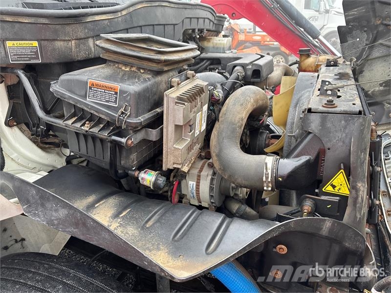 International 4300 Auto-tanques