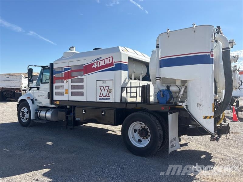 International 4300 شاحنات مزدوجة / خلخلة