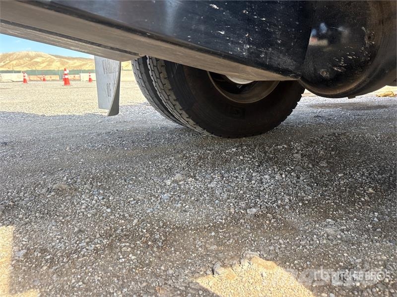 International 4300 شاحنات مزدوجة / خلخلة