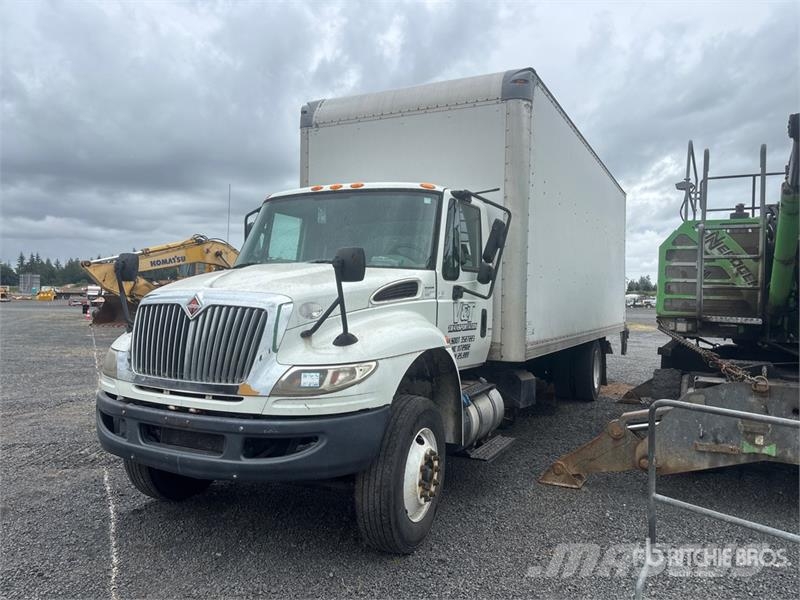 International 4300 Furgons