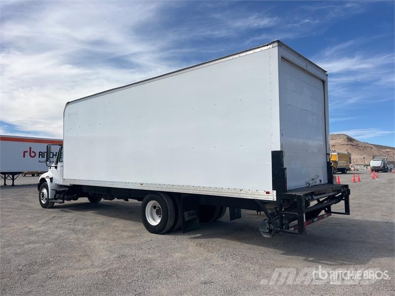 International 4300 Camiones con caja de remolque