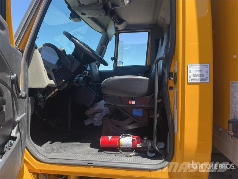 International 4300 Kofferaufbau