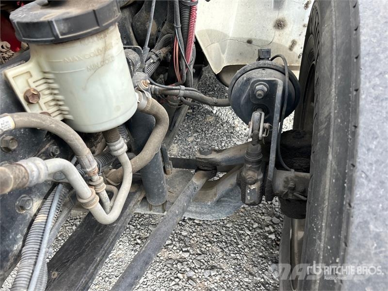 International 4300 Vieglais kravas automobilis/izkraušana no sāniem