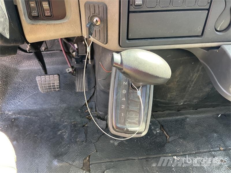 International 4300 Umpikorikuorma-autot