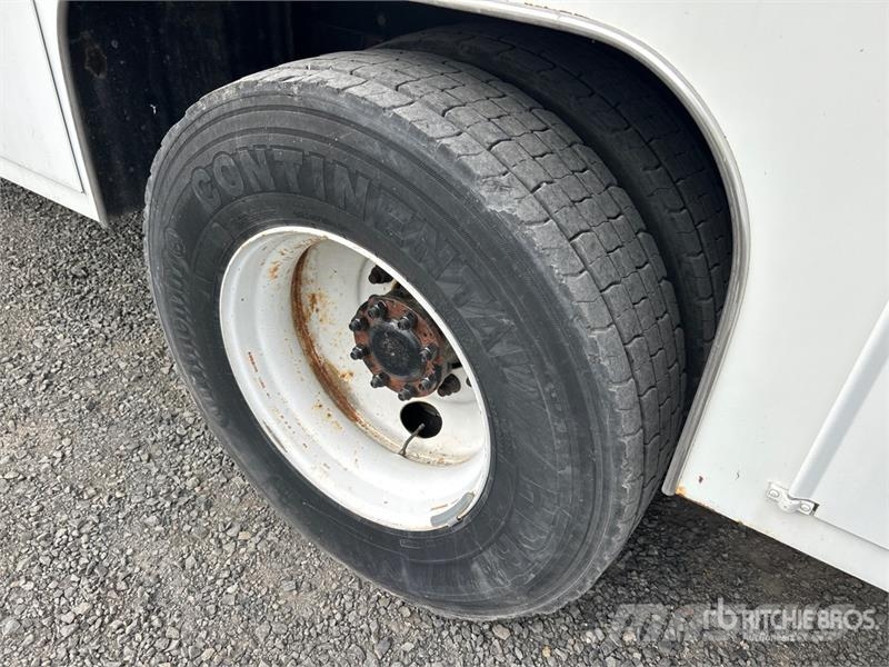 International 4300 Vieglais kravas automobilis/izkraušana no sāniem