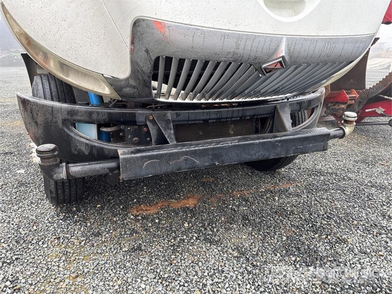 International 4300 Auto-tanques