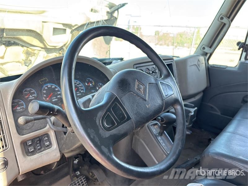 International 4300 Tovornjaki zabojniki