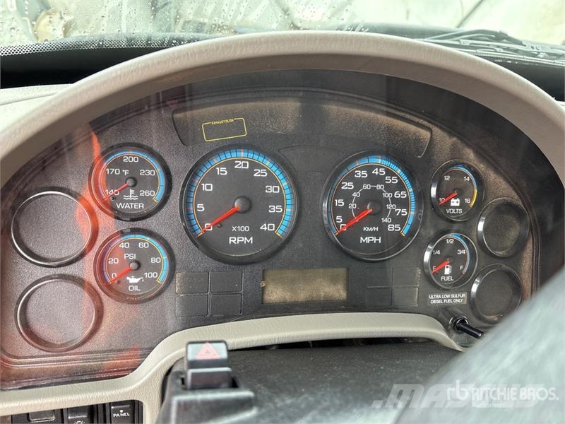 International 4300 Auto-tanques