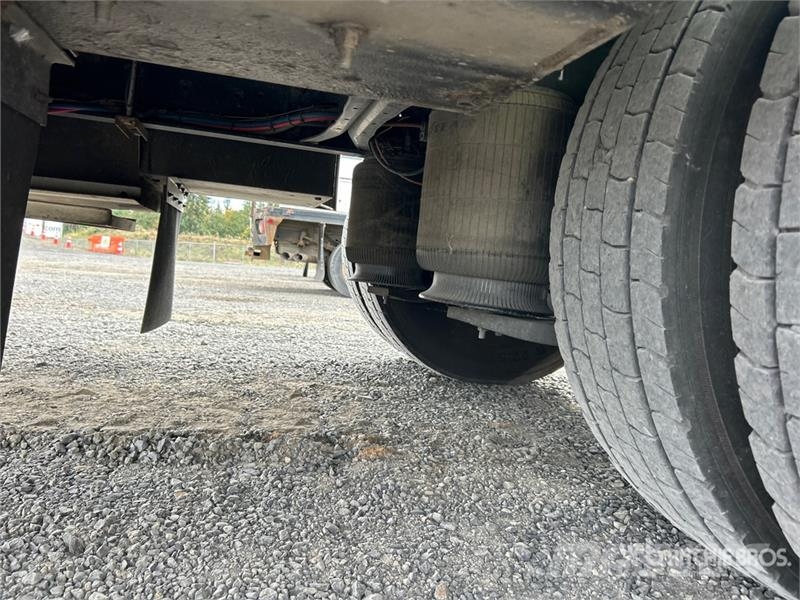 International 4300 Vieglais kravas automobilis/izkraušana no sāniem