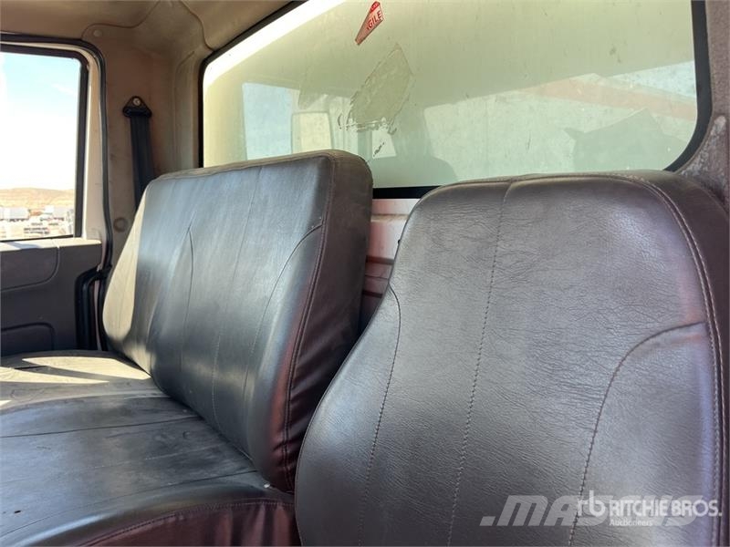 International 4300 Umpikorikuorma-autot