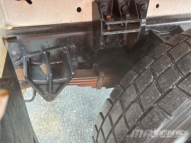 International 4300 Auto-tanques
