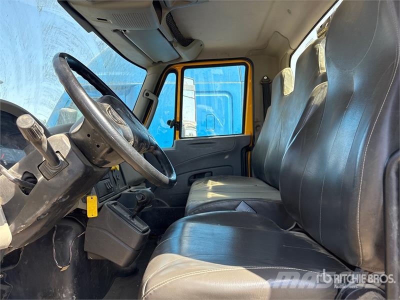 International 4300 Kabiny a interiér