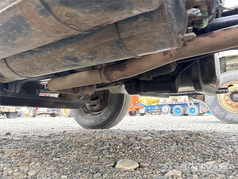 International 4300 Mobilās urbšanas platformu automašīnas