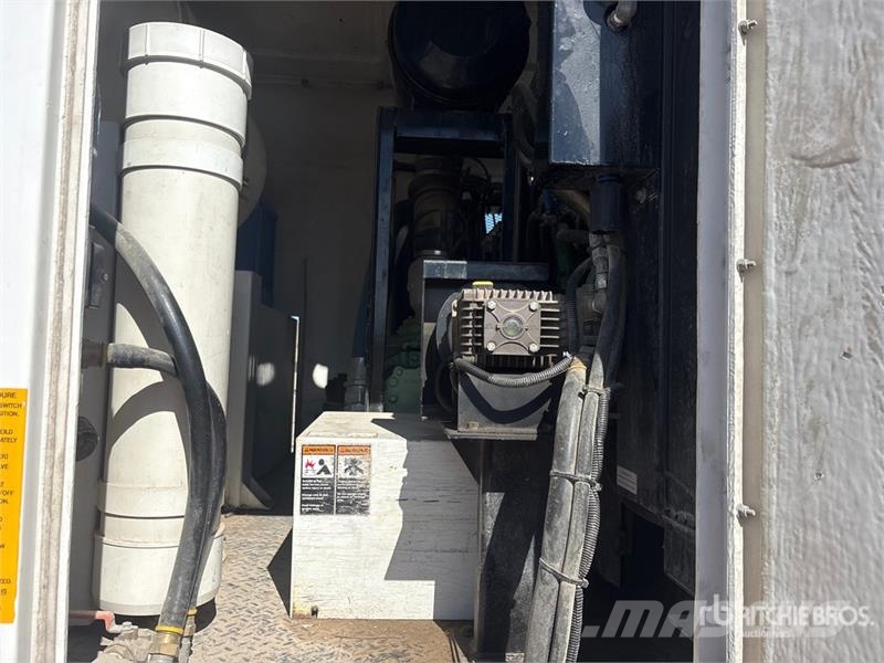 International 4300 شاحنات مزدوجة / خلخلة