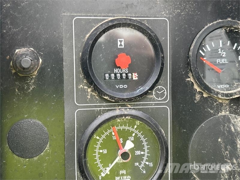 International 4300 Vieglais kravas automobilis/izkraušana no sāniem