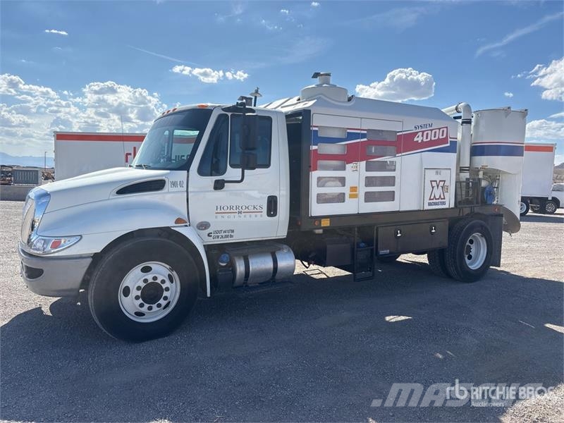 International 4300 شاحنات مزدوجة / خلخلة