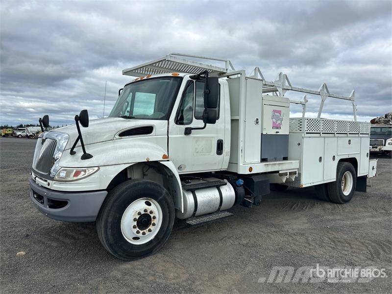 International 4300 Vieglais kravas automobilis/izkraušana no sāniem