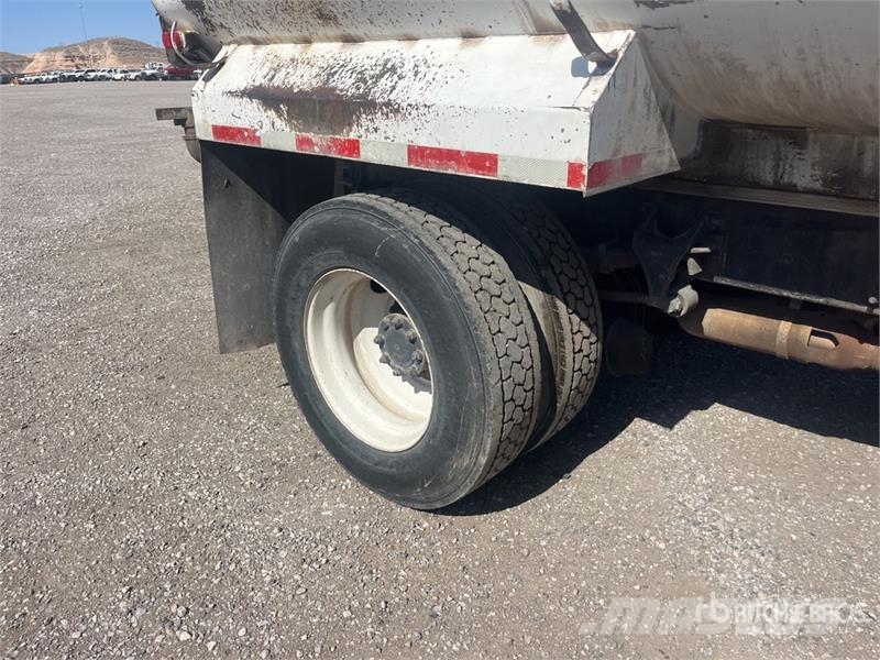 International 4300 صهاريج مياه