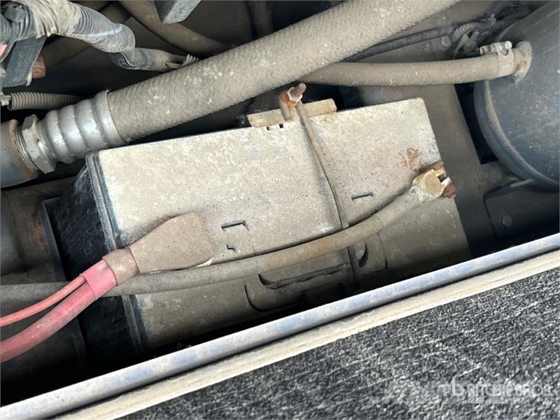 International 4300 Vieglais kravas automobilis/izkraušana no sāniem