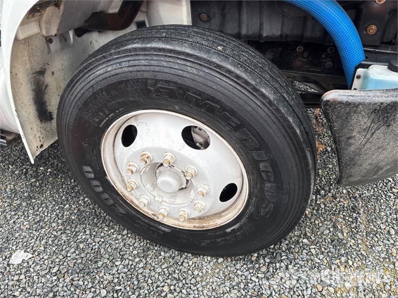 International 4300 Auto-tanques