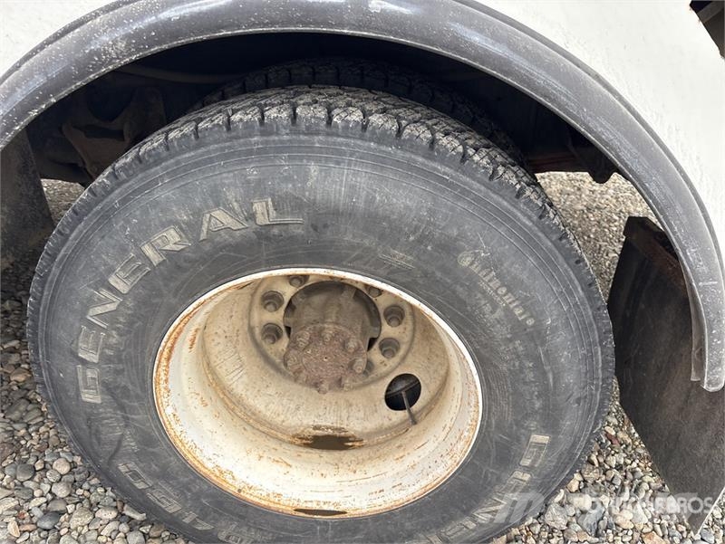 International 4300 Mobilās urbšanas platformu automašīnas