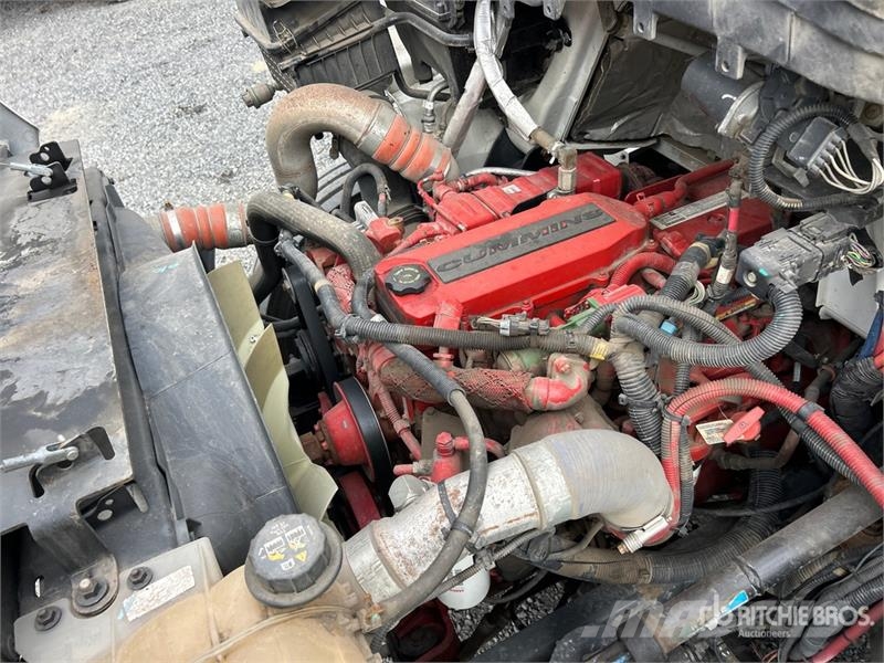 International 4300 Vieglais kravas automobilis/izkraušana no sāniem