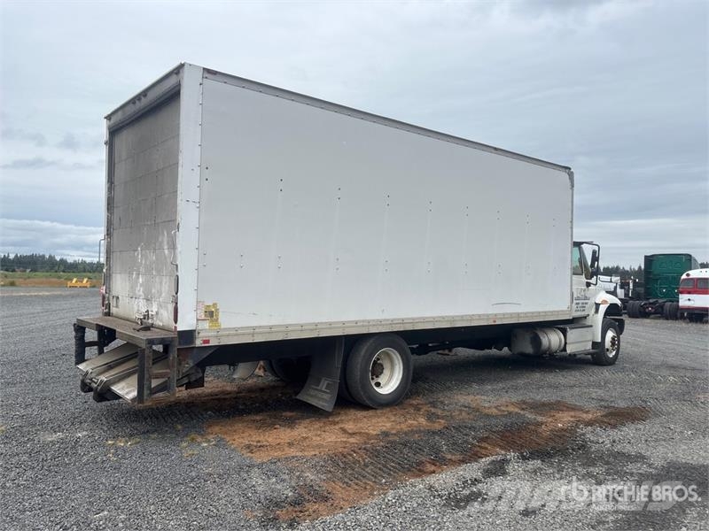 International 4300 Furgons