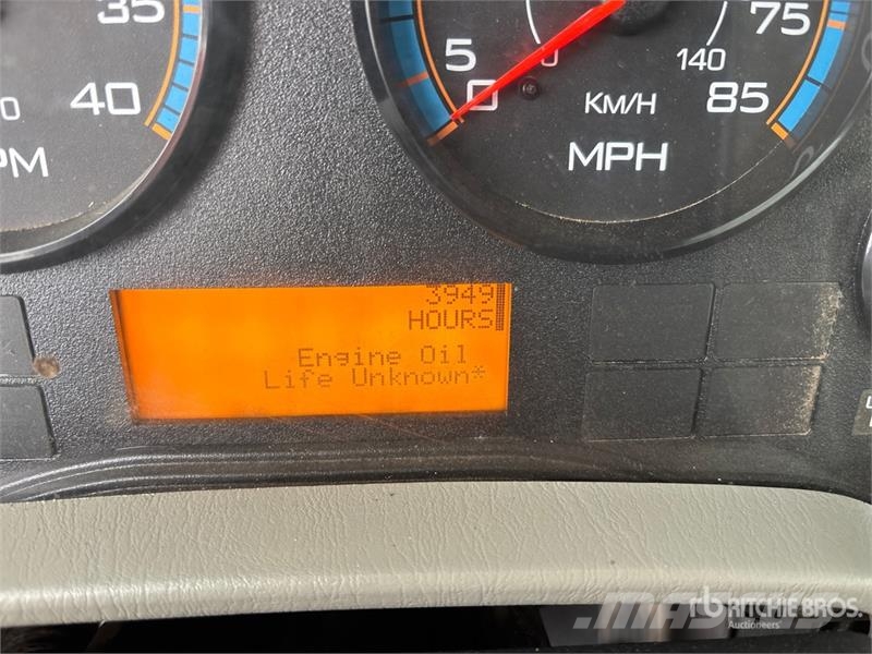 International 4300 Auto-tanques