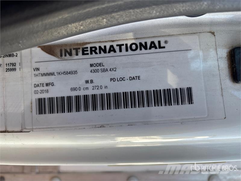 International 4300 ボックスボディー、ウイング、箱車
