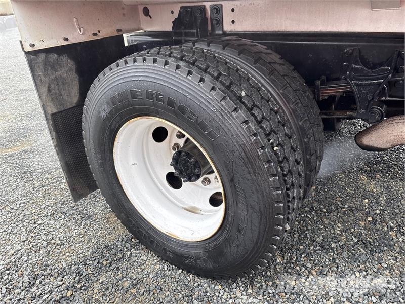 International 4300 Auto-tanques