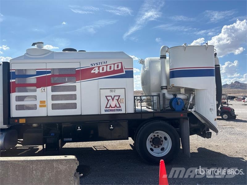 International 4300 شاحنات مزدوجة / خلخلة
