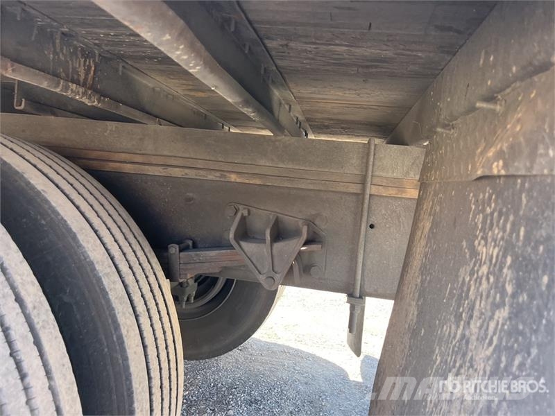 International 4300 Umpikorikuorma-autot
