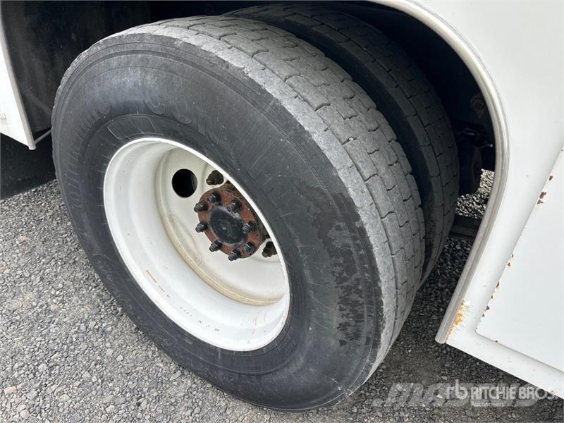 International 4300 Vieglais kravas automobilis/izkraušana no sāniem